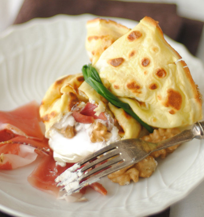 Pockets with Nonno Nanni Robiola and speck (smoked ham)