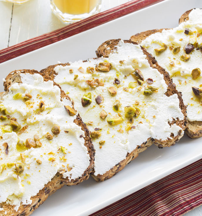 Bruschetta con Fresco Spalmabile e Pistacchio