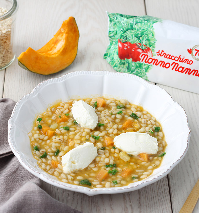 Zuppa di orzo con Stracchino Nonno Nanni, verza e zucca